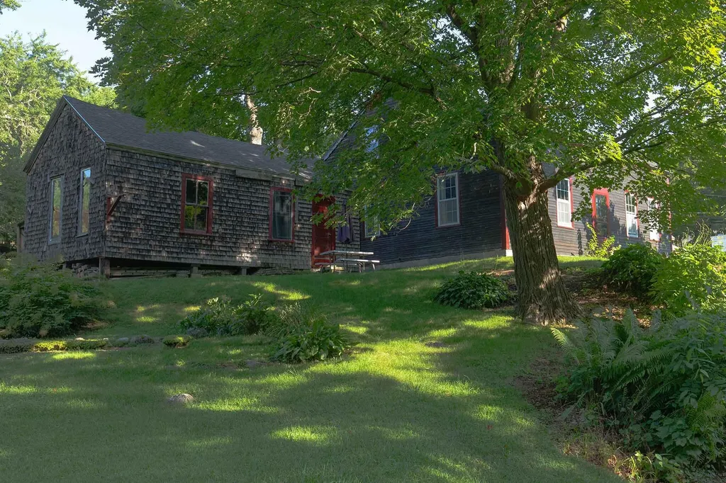 2 Hubbard Lane Hallowell ME 04347