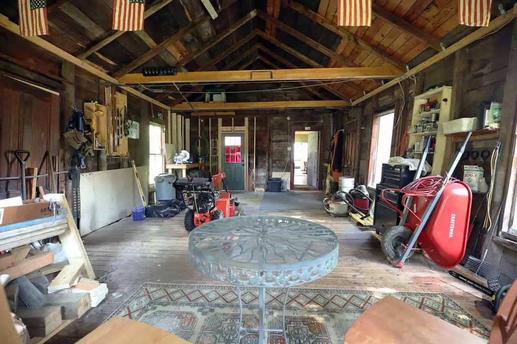 2 Hubbard Lane Hallowell ME 04347