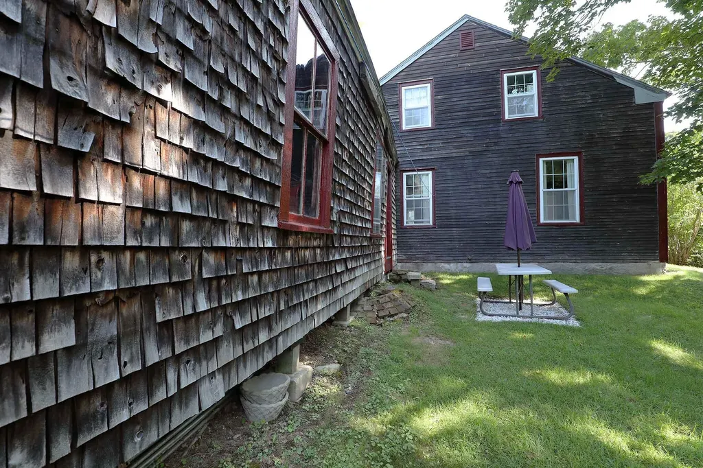 2 Hubbard Lane Hallowell ME 04347
