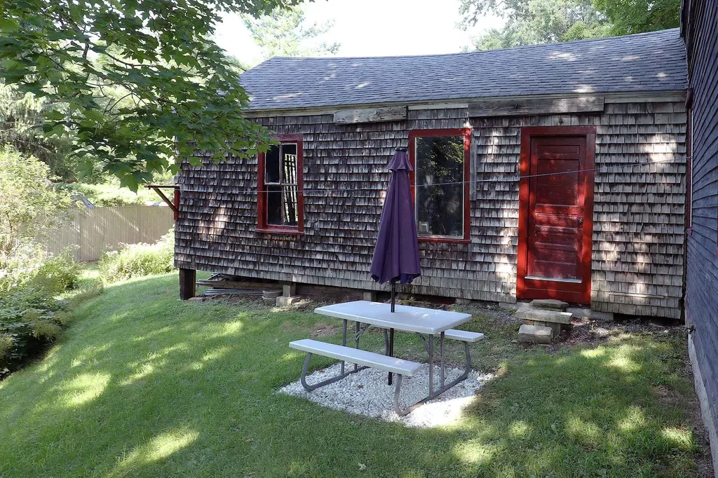 2 Hubbard Lane Hallowell ME 04347