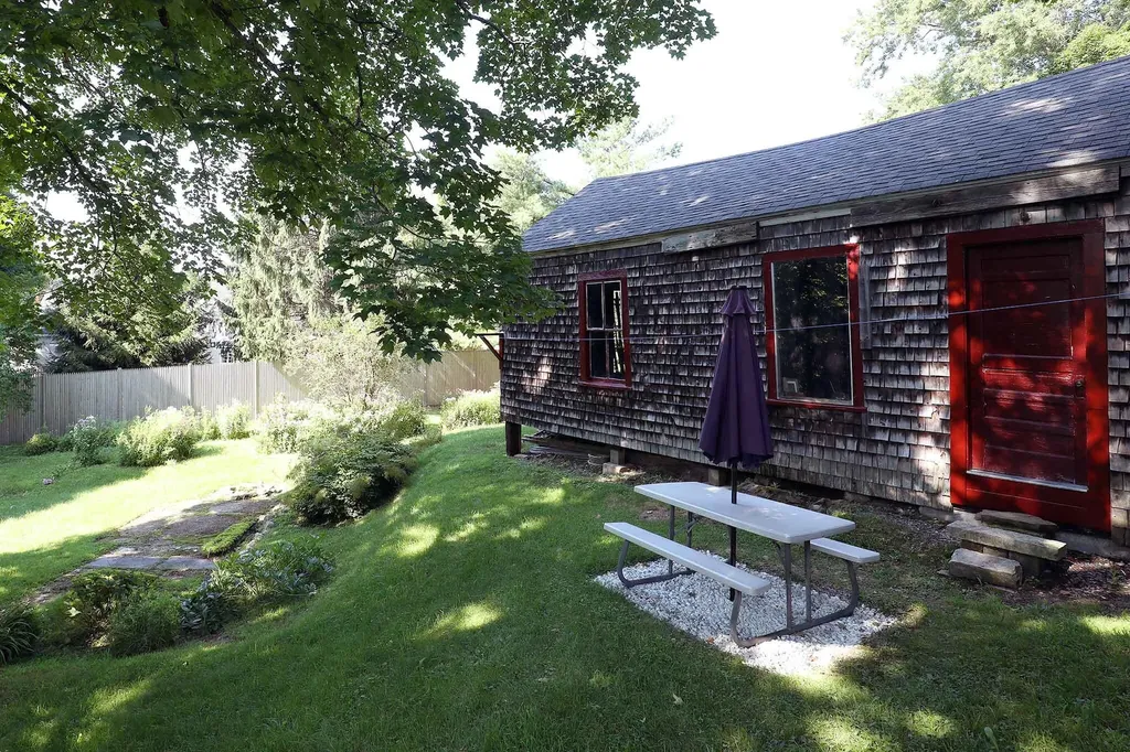 2 Hubbard Lane Hallowell ME 04347