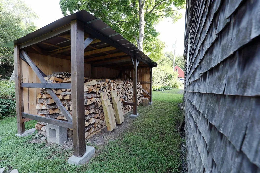 2 Hubbard Lane Hallowell ME 04347
