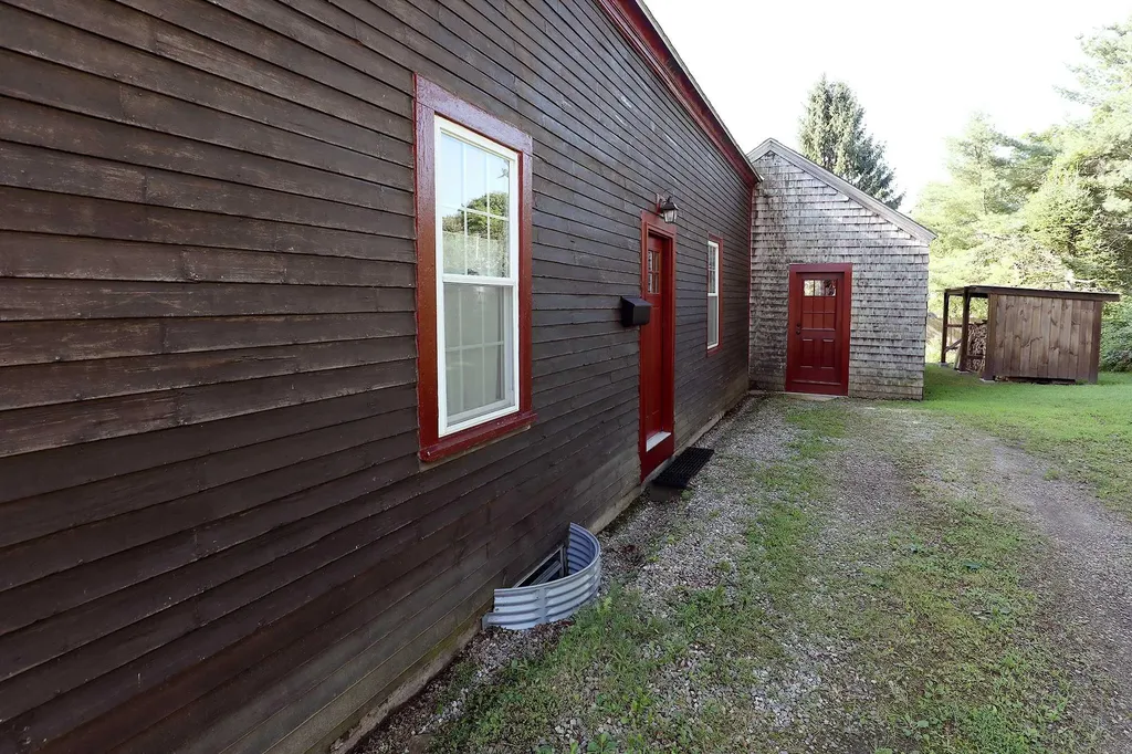 2 Hubbard Lane Hallowell ME 04347