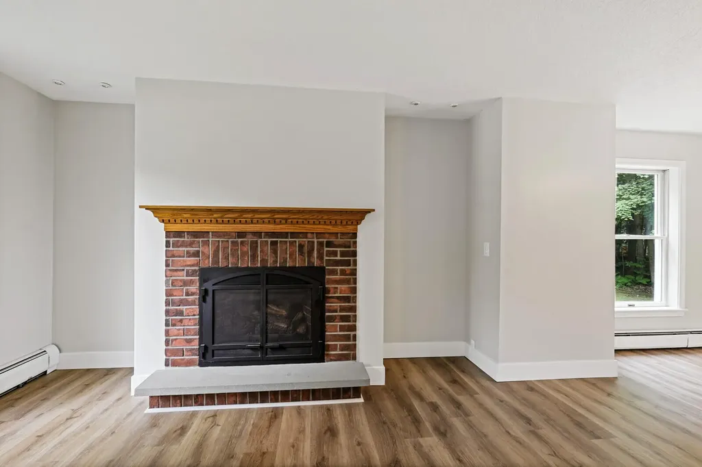 5 Andrew Terrace Oakland ME 04963