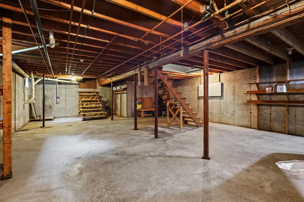 5 Andrew Terrace Oakland ME 04963