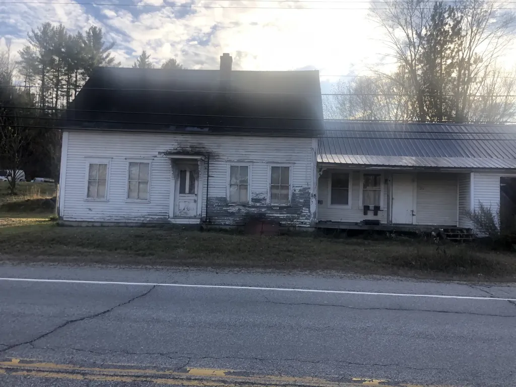 711 Auburn Road Peru ME 04290