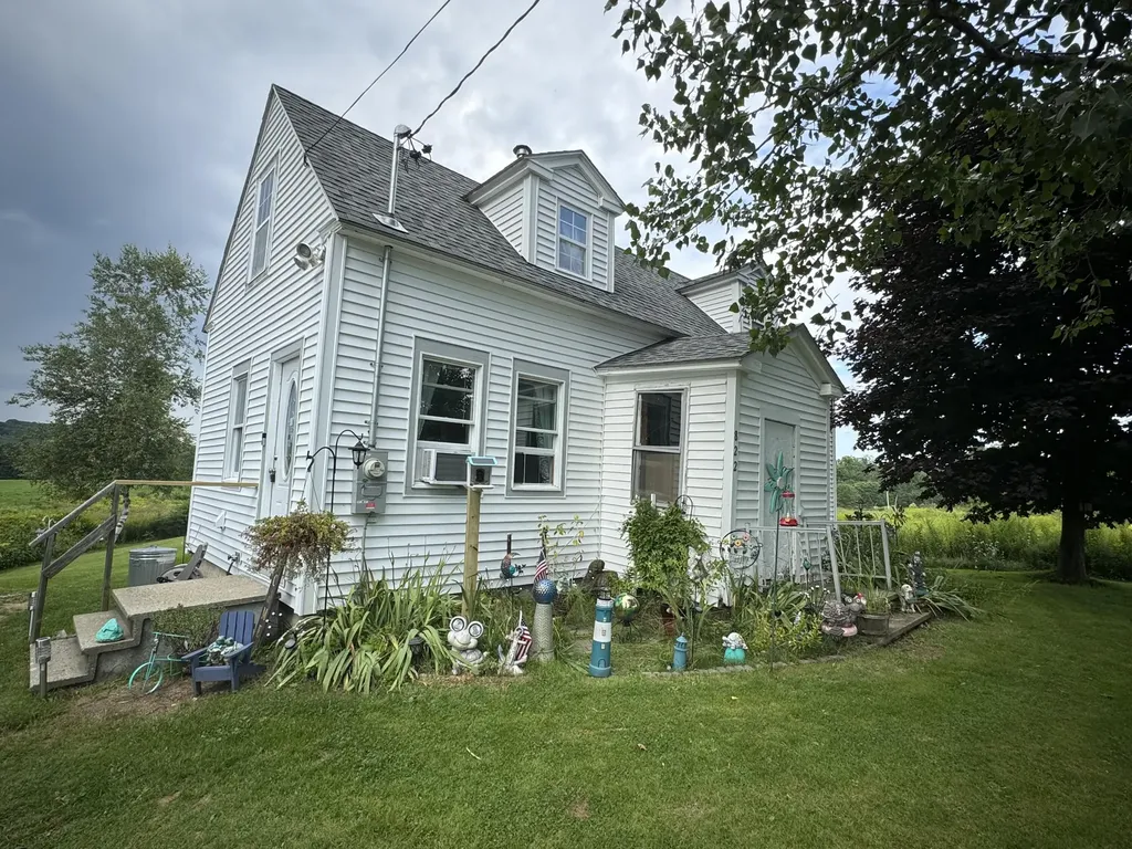 822 Gardiner Road Wales ME 04280