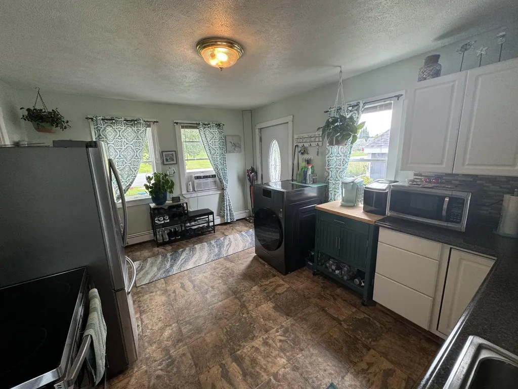 822 Gardiner Road Wales ME 04280