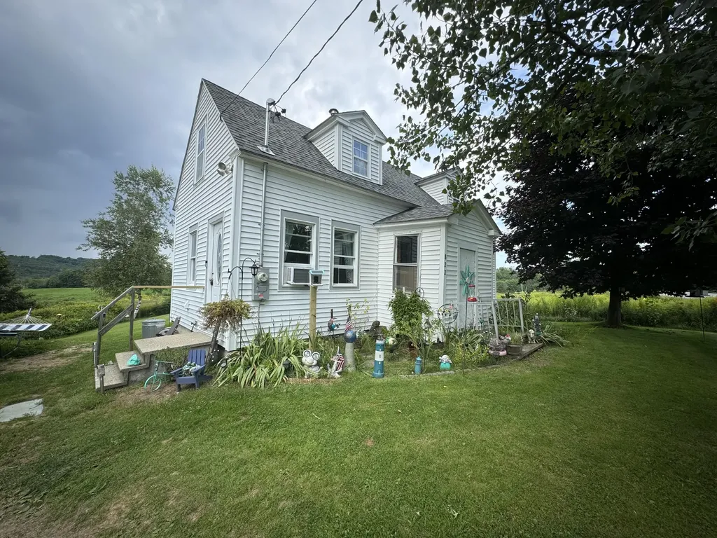 822 Gardiner Road Wales ME 04280
