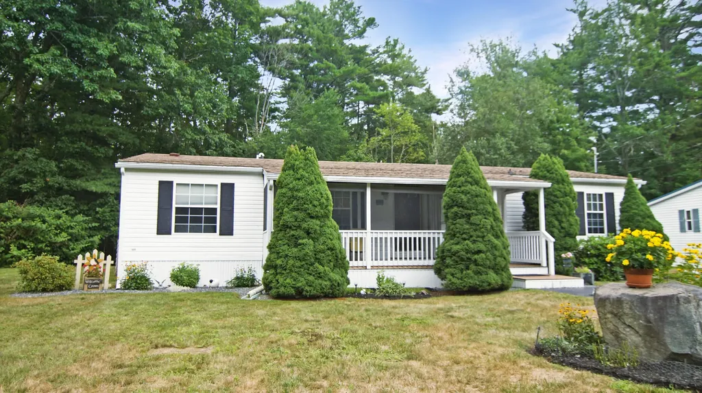 15 Moonstone Way Wells ME 04090