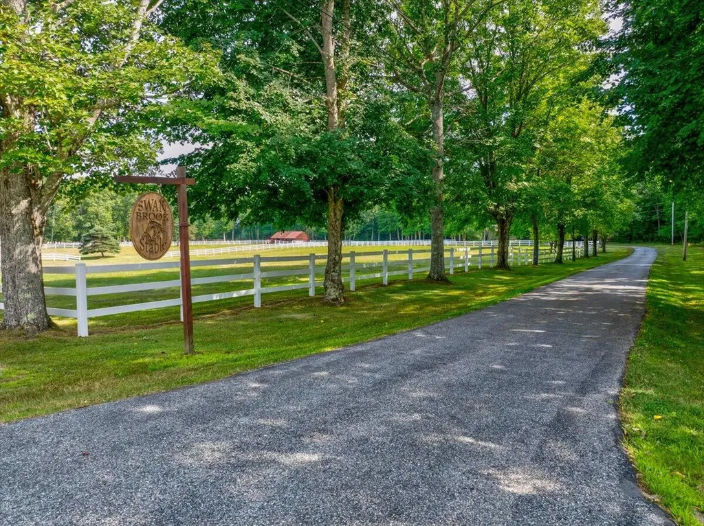 79 Waterhouse Road Dayton ME 04005