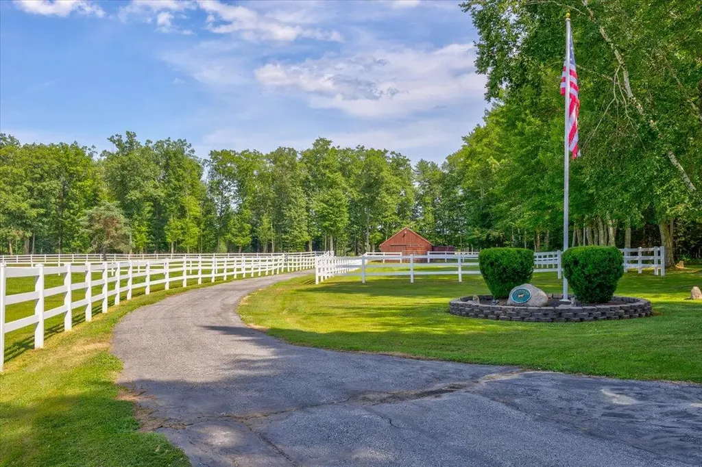79 Waterhouse Road Dayton ME 04005