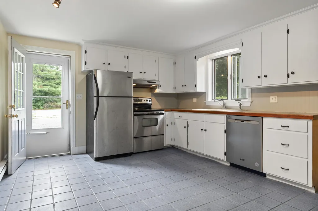 585 Walnut Hill Road North Yarmouth ME 04097