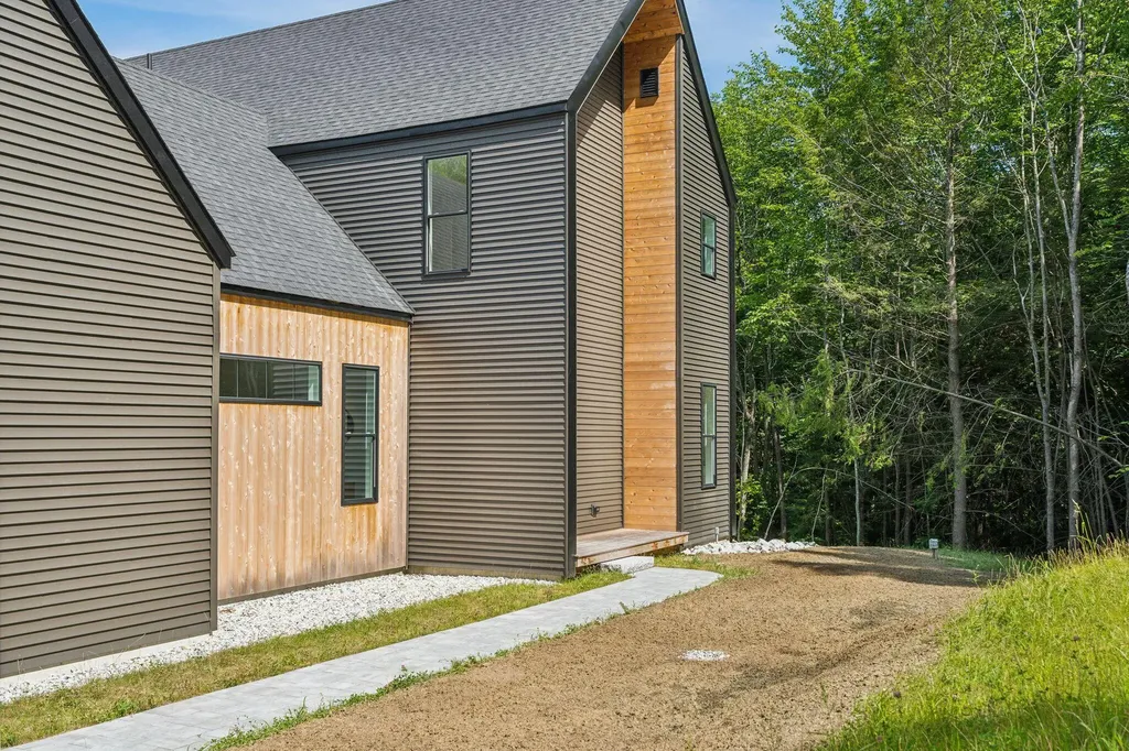 12 New Minnot Way Falmouth ME 04105