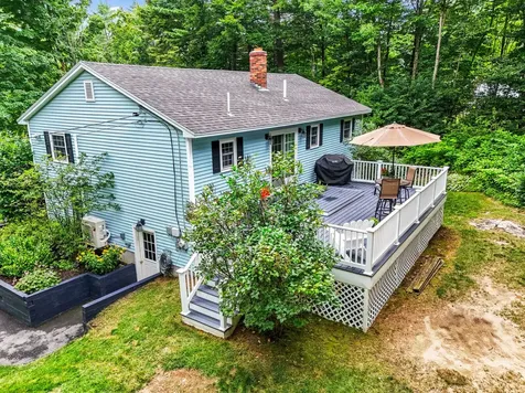 27 Hallet Street Chelsea ME 04330