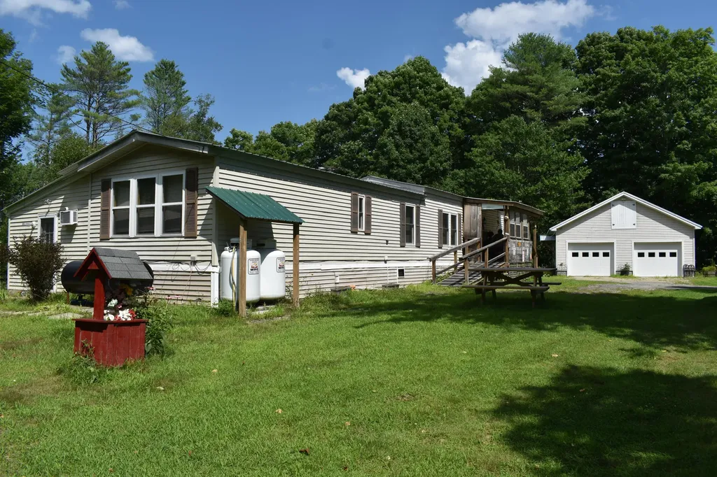 159 Walton Road Wayne ME 04284