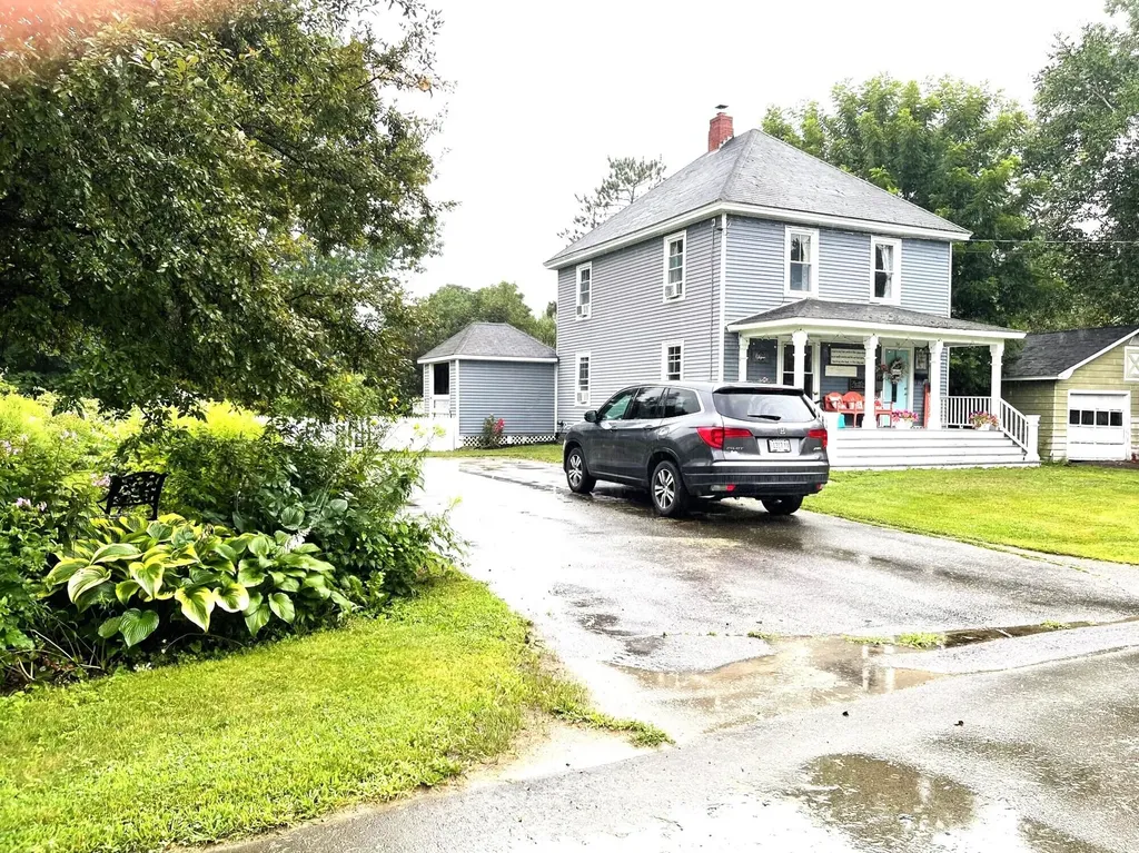 34 West Street Newport ME 04953