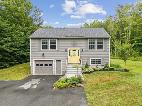 11 Beechnut Lane Poland ME 04274