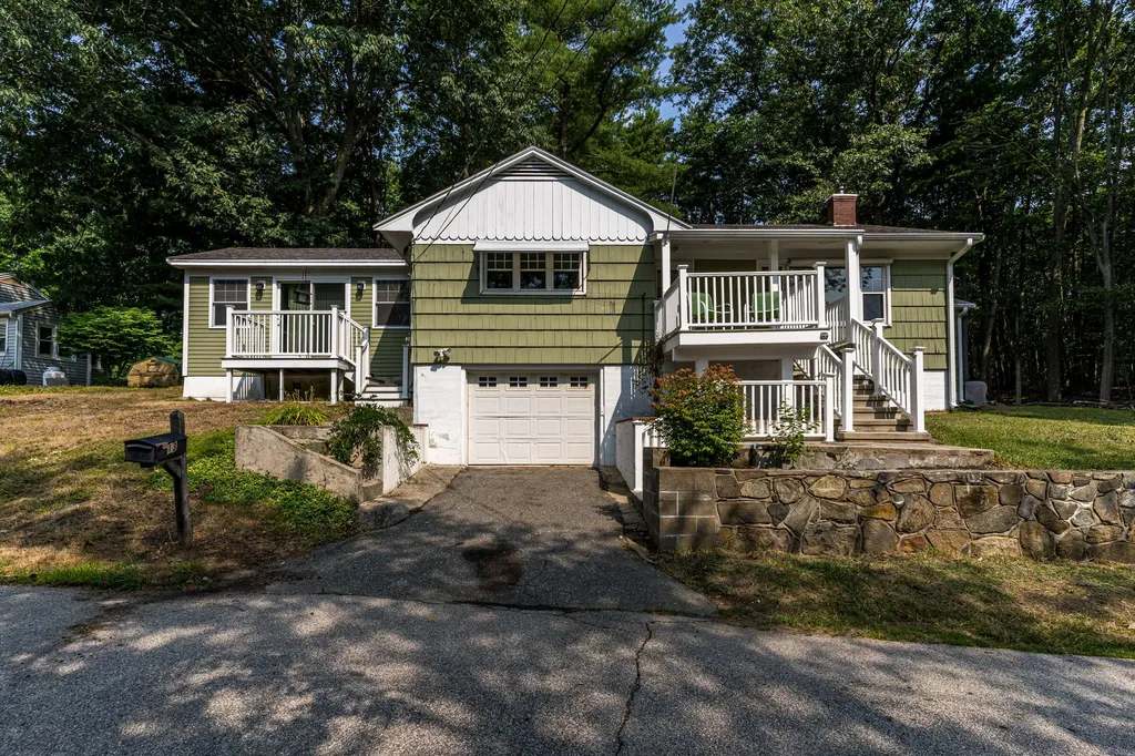13 Dunlea Avenue Kittery ME 03904