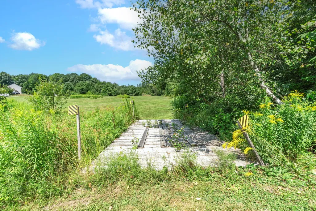 90 Country Lane Westbrook ME 04092
