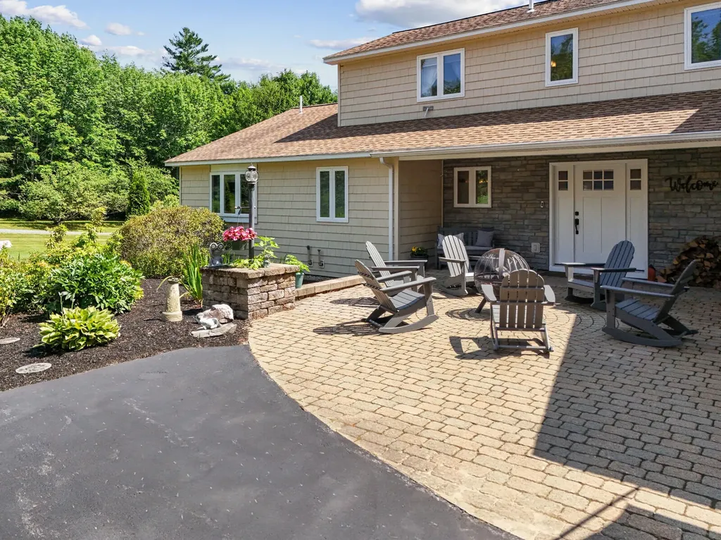 24 Loch Lane Winthrop ME 04364