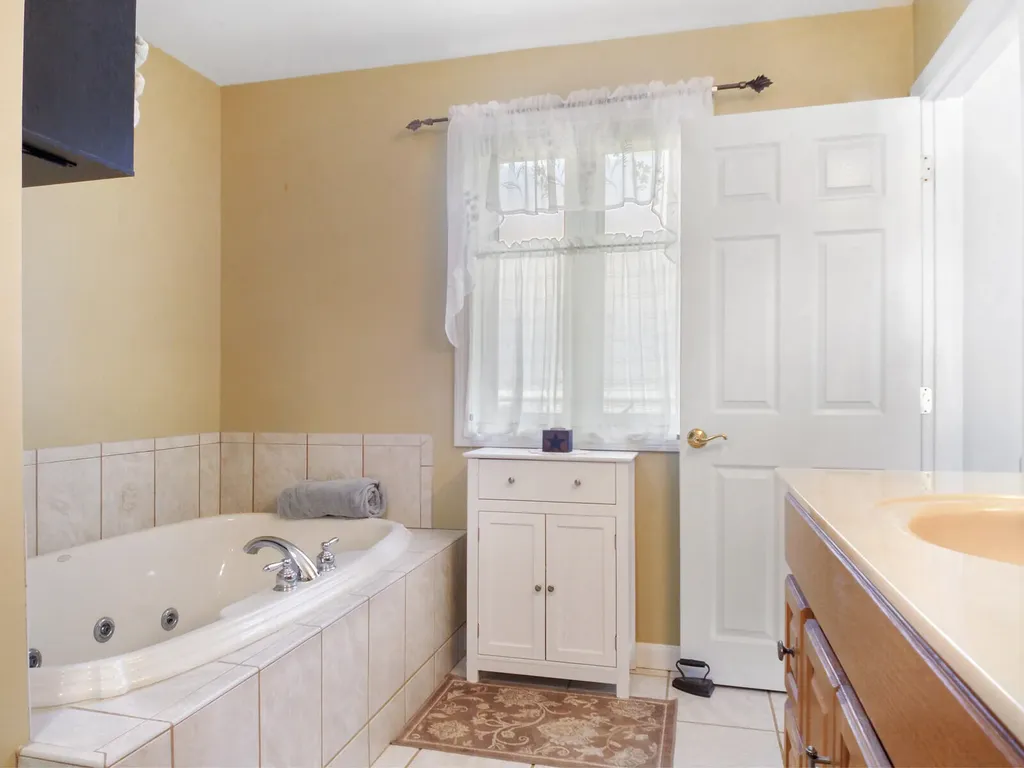 24 Loch Lane Winthrop ME 04364