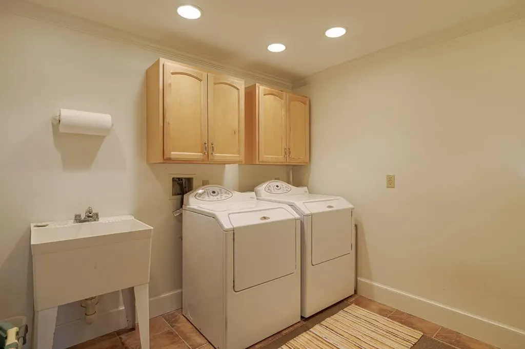 180 Ferry Road Brooksville ME 04617