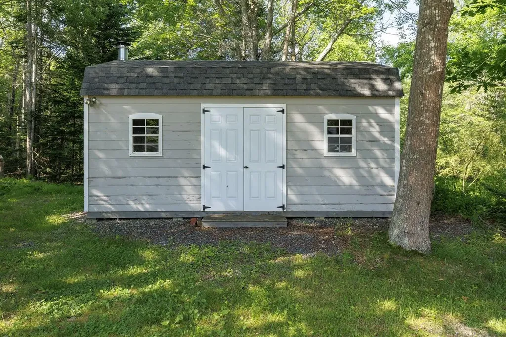 180 Ferry Road Brooksville ME 04617