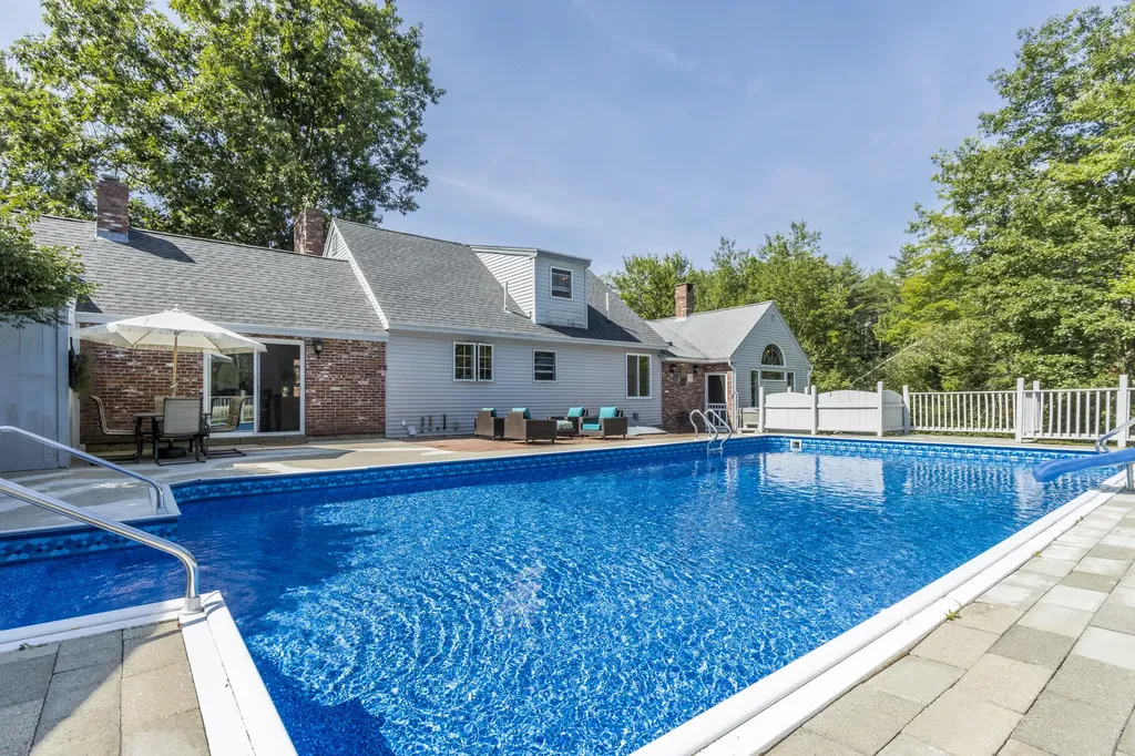 33 Rabbit Road Durham ME 04222