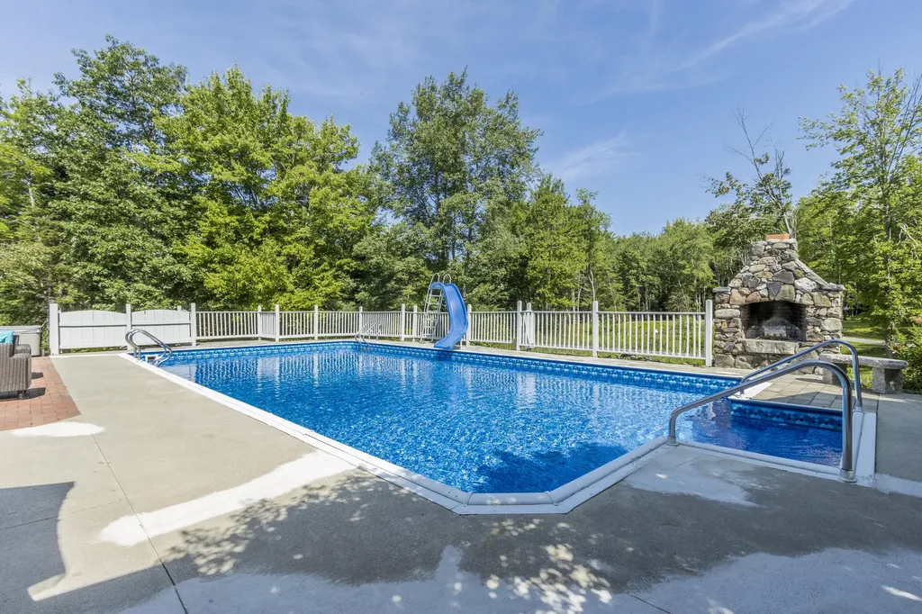 33 Rabbit Road Durham ME 04222