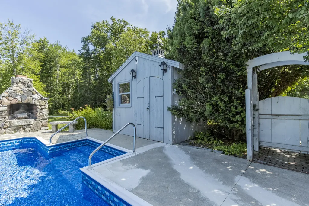 33 Rabbit Road Durham ME 04222