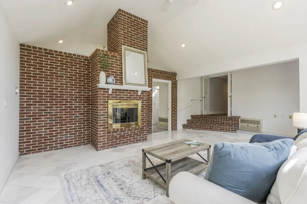 33 Rabbit Road Durham ME 04222