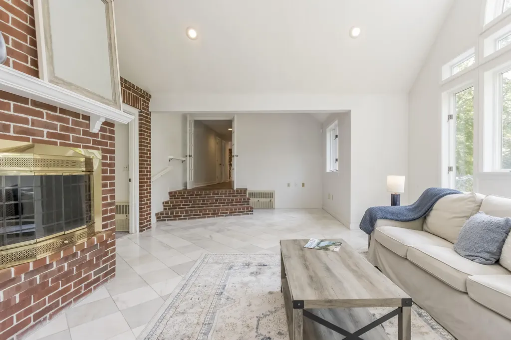 33 Rabbit Road Durham ME 04222