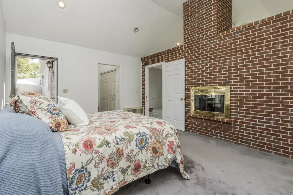 33 Rabbit Road Durham ME 04222