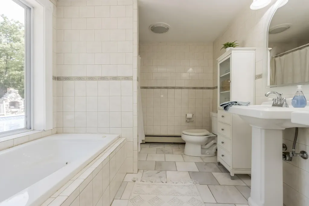 33 Rabbit Road Durham ME 04222