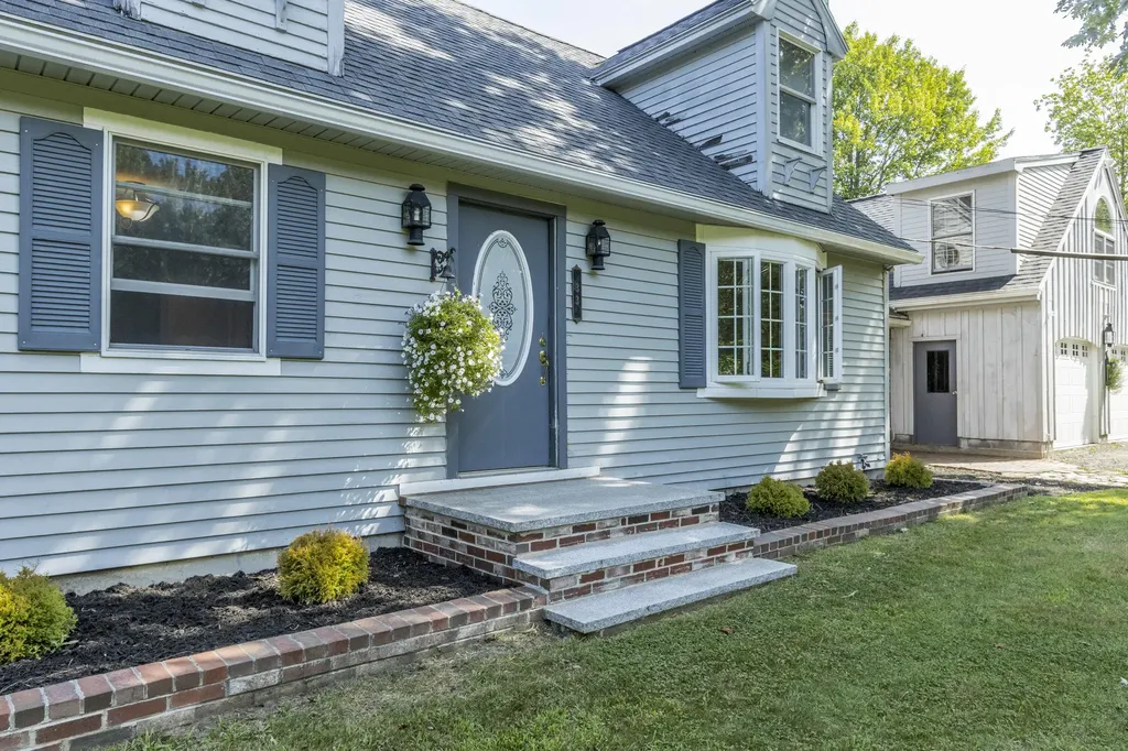 33 Rabbit Road Durham ME 04222