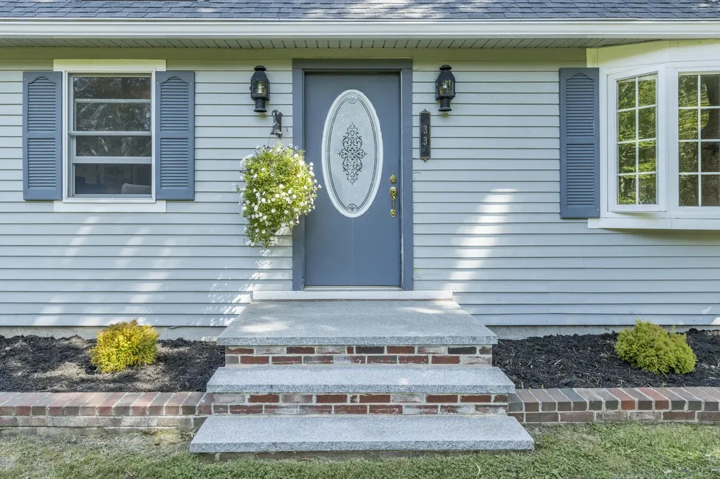 33 Rabbit Road Durham ME 04222