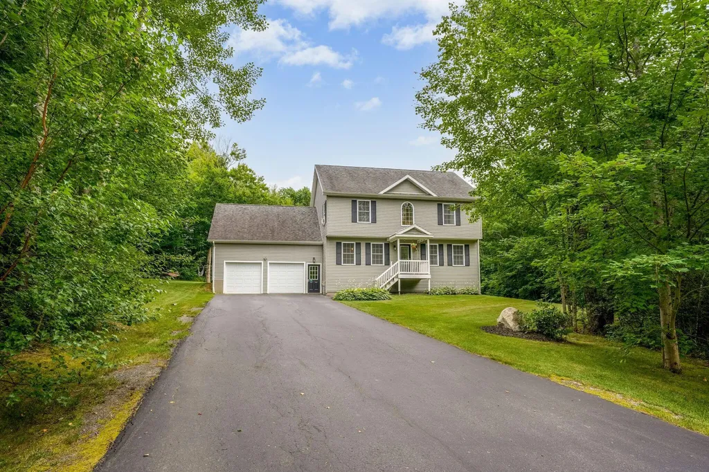 8 Johns Way Sidney ME 04330