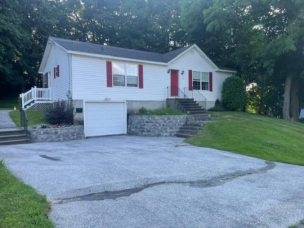 20 Riverview Terrace Brewer ME 04412