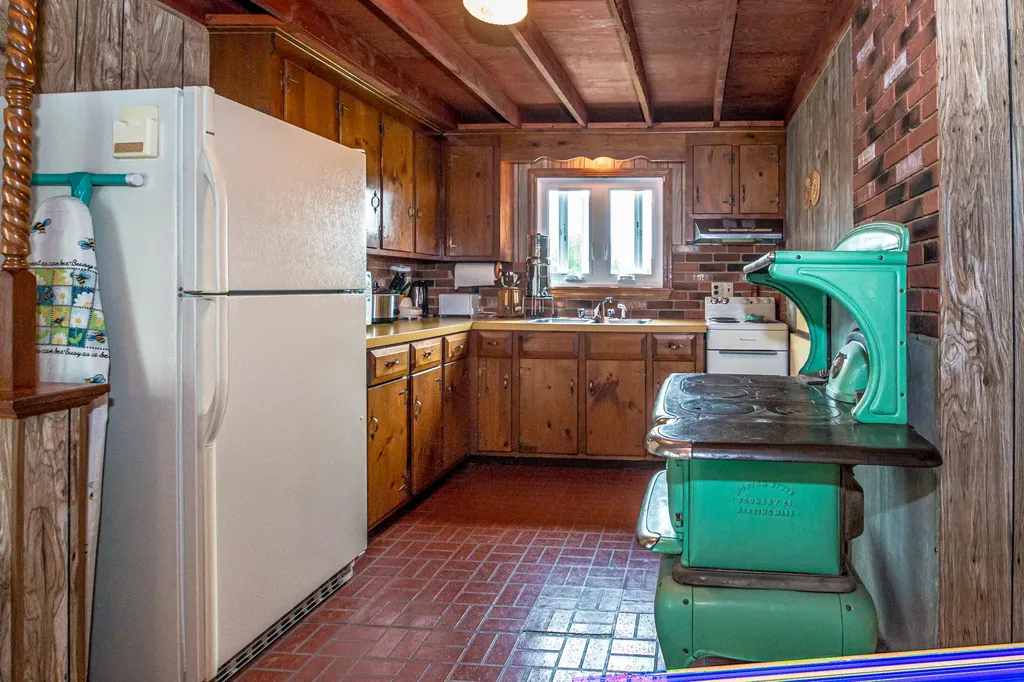 270 Hampshire Road Brownfield ME 04010