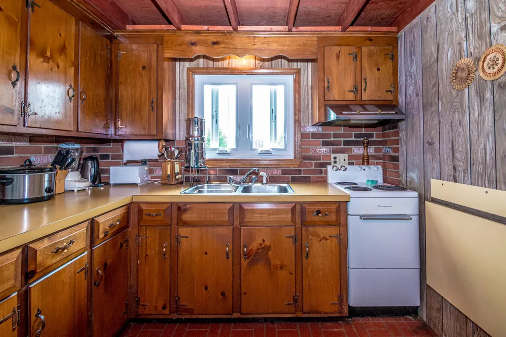 270 Hampshire Road Brownfield ME 04010
