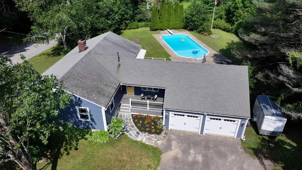 5 Woodward Lane Falmouth ME 04105