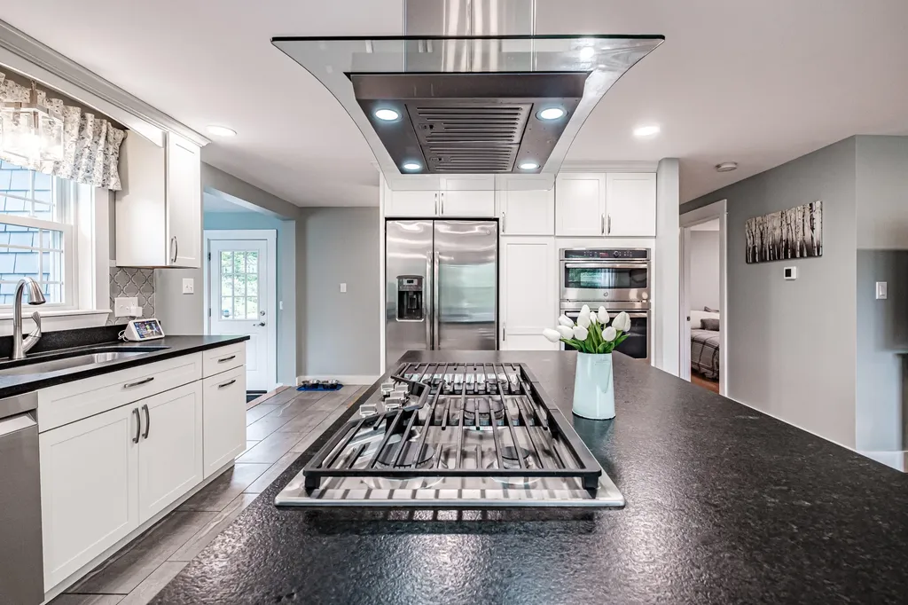 5 Woodward Lane Falmouth ME 04105