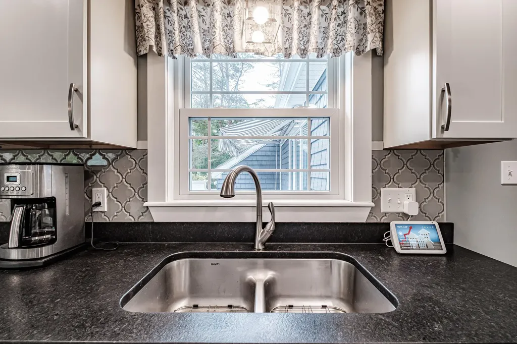 5 Woodward Lane Falmouth ME 04105