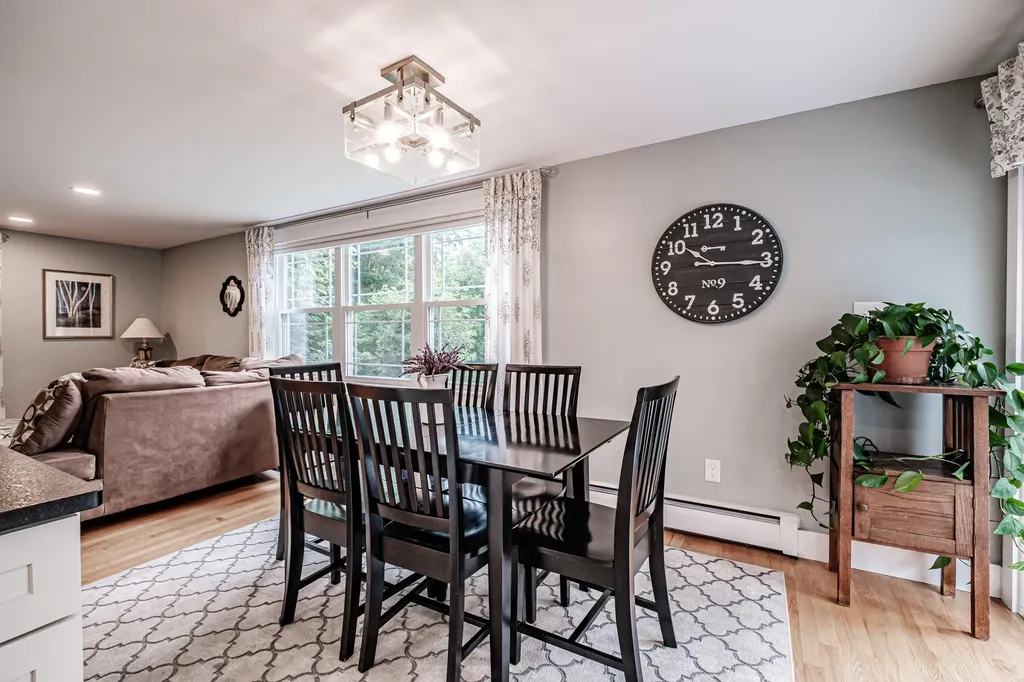 5 Woodward Lane Falmouth ME 04105