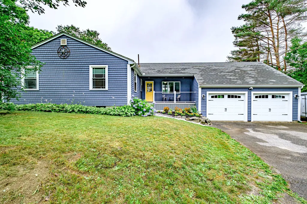 5 Woodward Lane Falmouth ME 04105