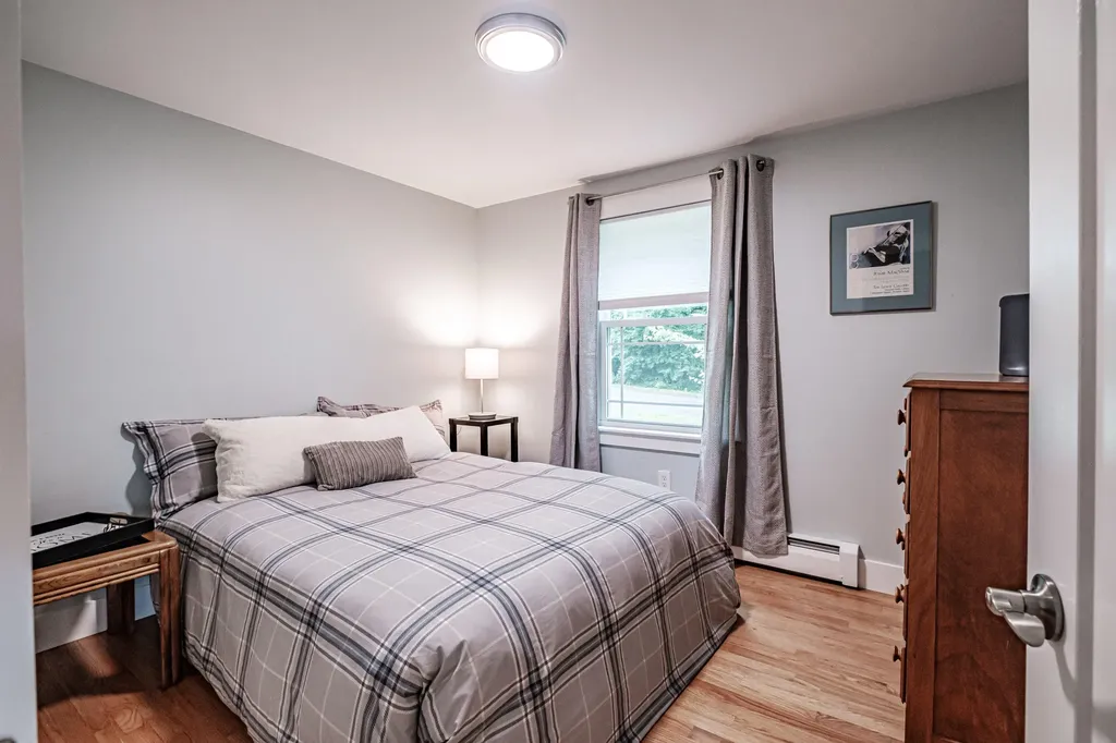 5 Woodward Lane Falmouth ME 04105