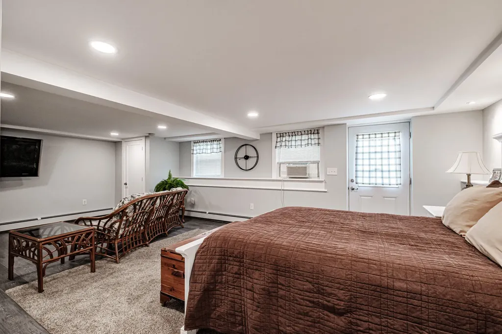 5 Woodward Lane Falmouth ME 04105