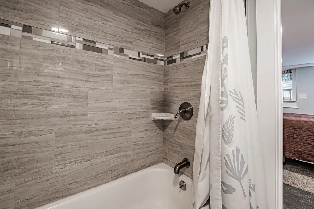 5 Woodward Lane Falmouth ME 04105