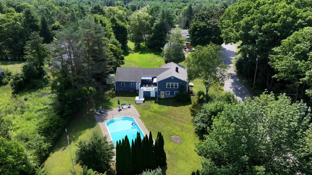 5 Woodward Lane Falmouth ME 04105